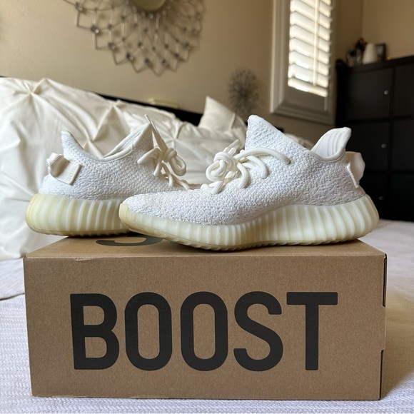 💢OFFERS WELCOME💢 White Yeezy Boost 350 V2 - Picture 2 of 7
